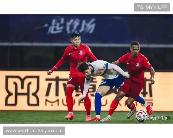 蓉城中场强度提升 双后腰体系构建攻防转换枢纽